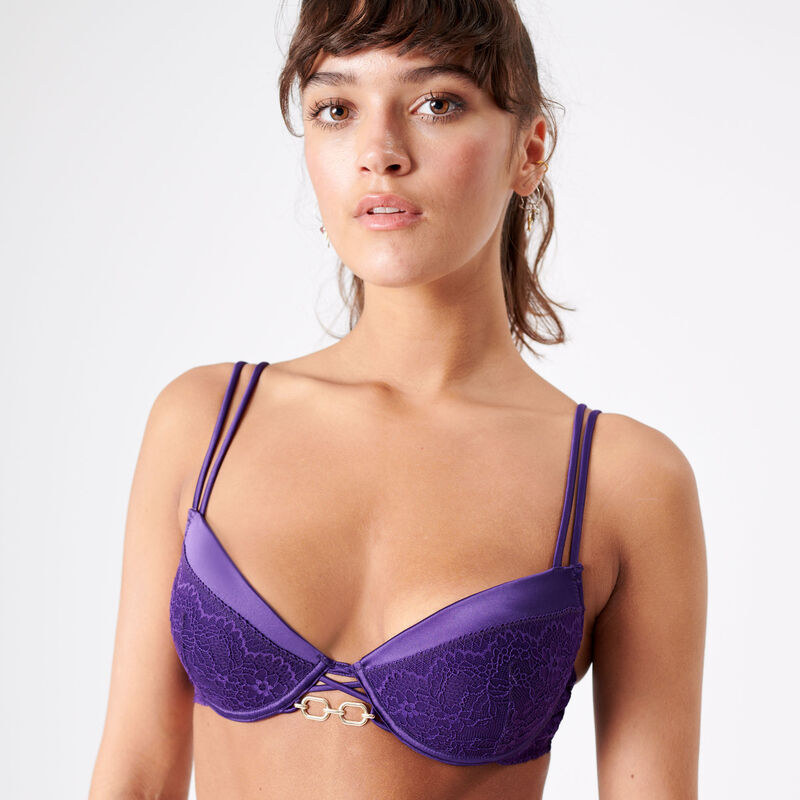 push-up bra with fine lace and jewellery;