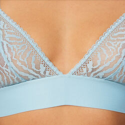 non-wired triangle bra in graphic lace;