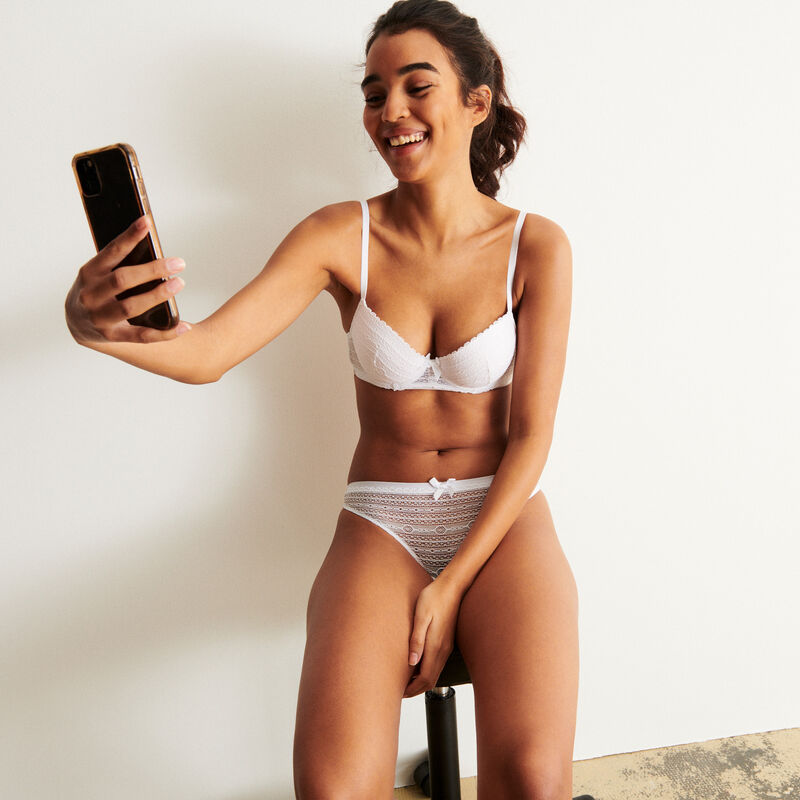 Padded lace bra with bow detail - white Padded lace bra with bow detail - white;