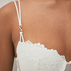 lace bra with floral pattern;