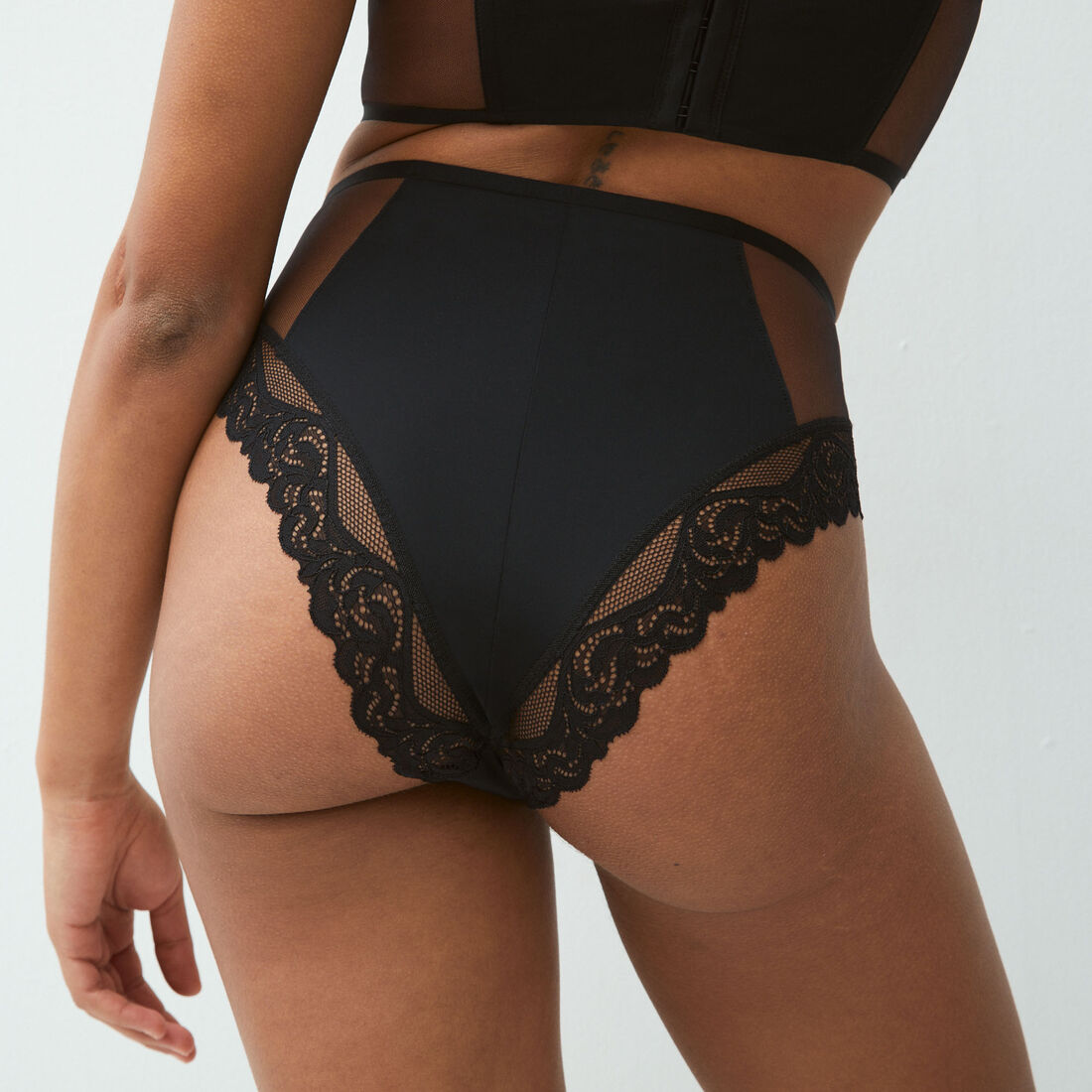 lace and microfibre high-waisted briefs;