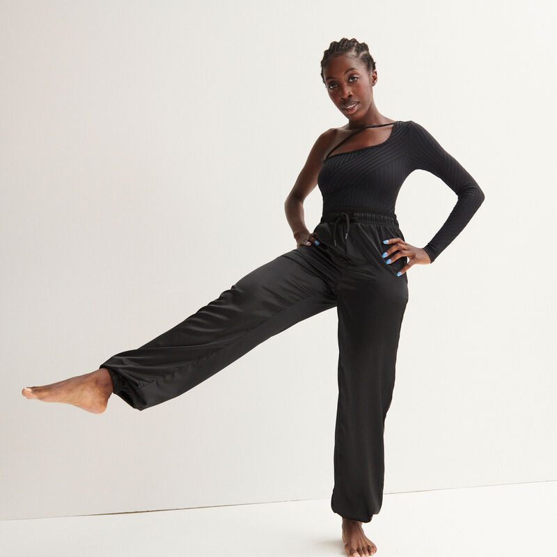 Aya x undiz satin jogging pants - black Aya x undiz satin jogging pants - black;