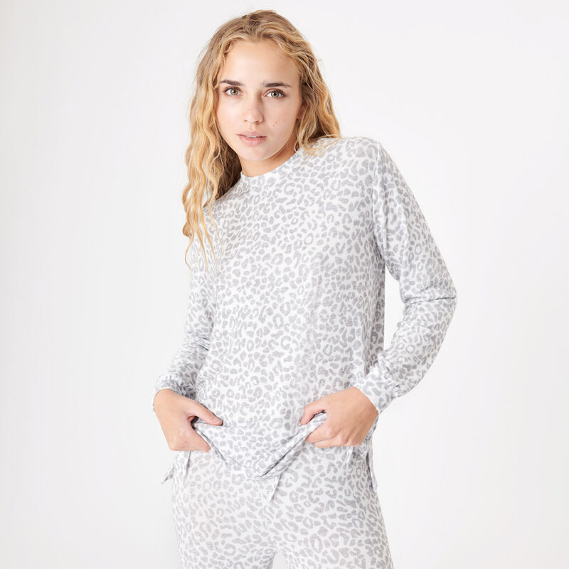 long sleeve knitted leopard print t-shirt;