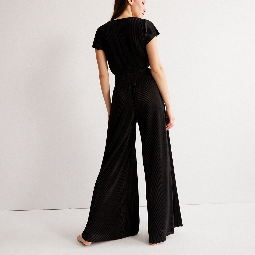 Short-sleeved wrapover pleated top - black black.