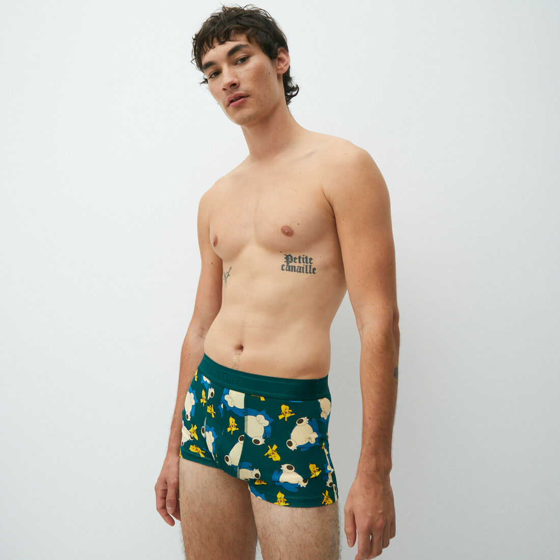Pikachu print boxer shorts;