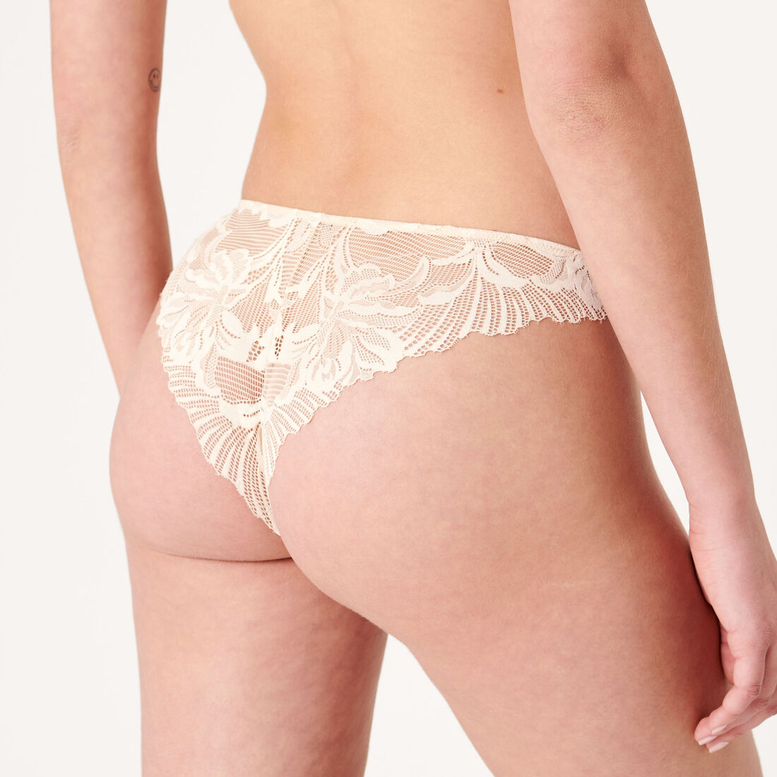 graphic lace tanga briefs;