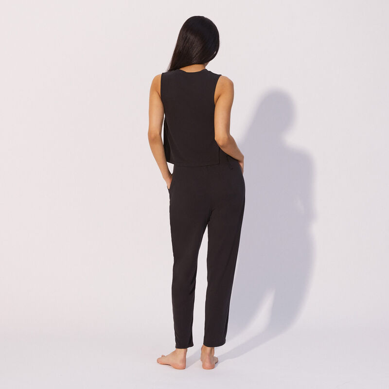 second-skin effect loose-fitting trousers;