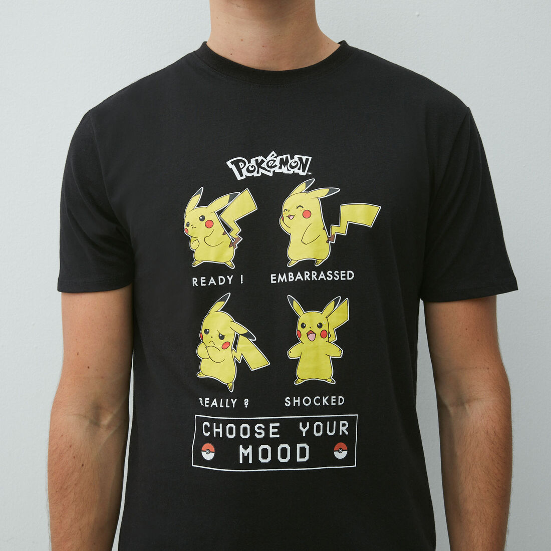 ensemble de tee-shirt et caleçon Pikachu;