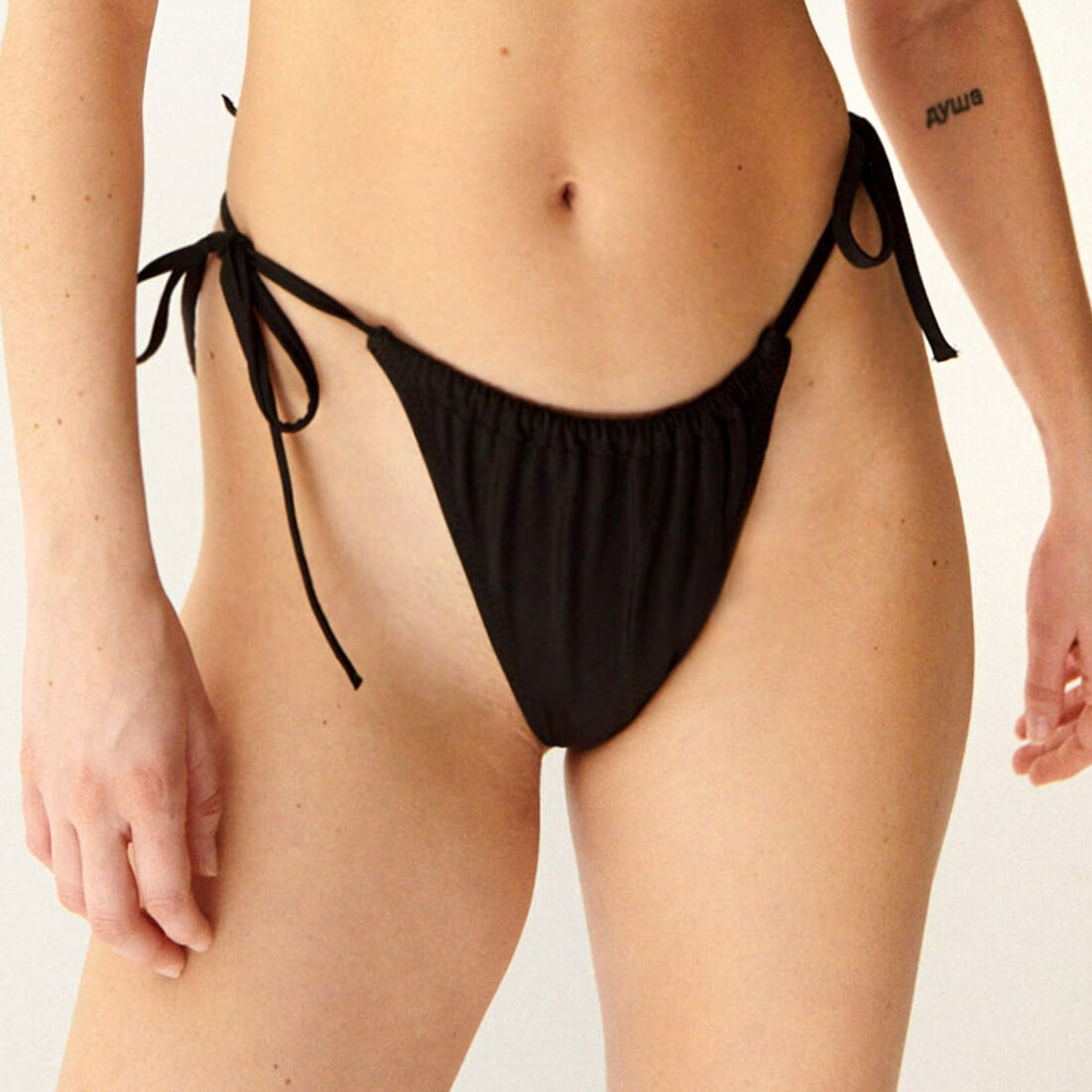 solid-colour string bikini bottom - black;