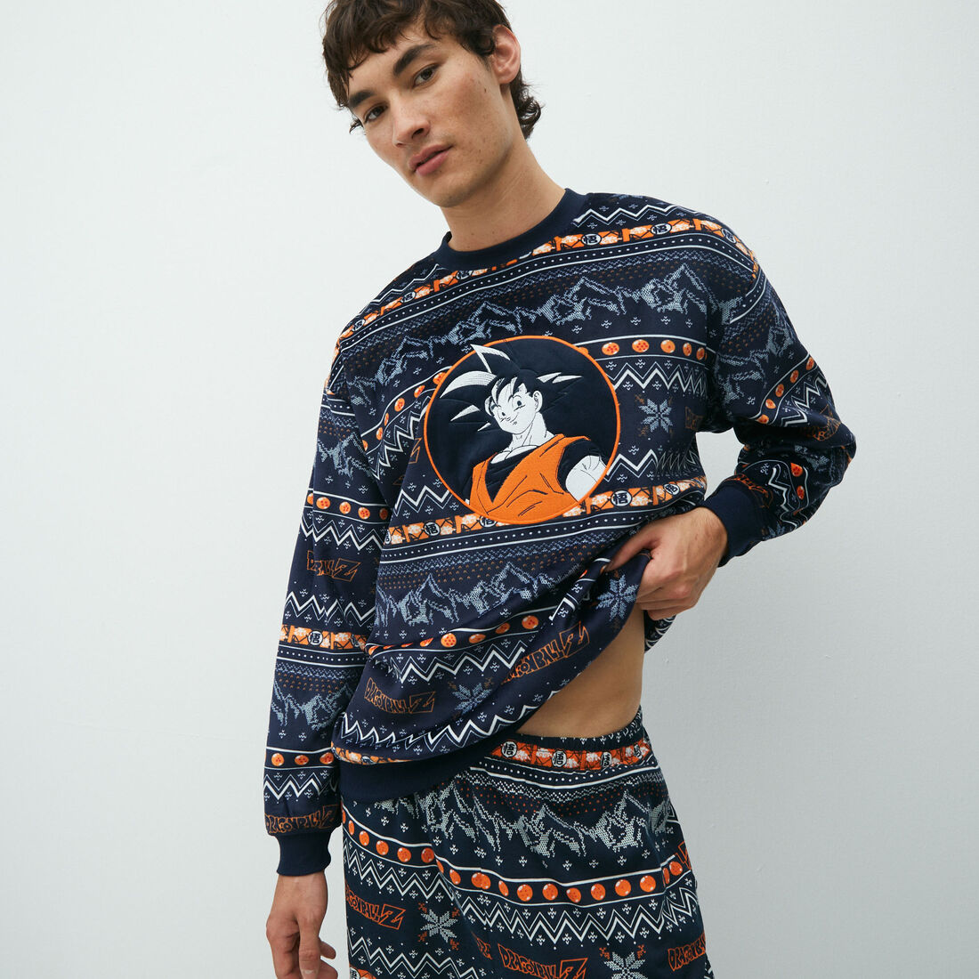 velvet sweatshirt with dragon ball z jacquard print;