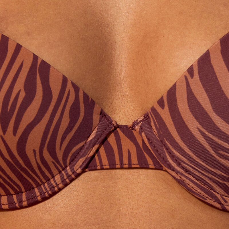 padded bra with fine cups;