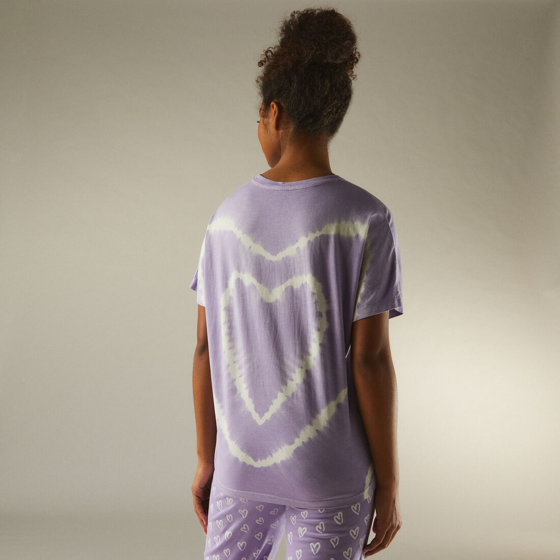 tie-dye t-shirt with heart design;