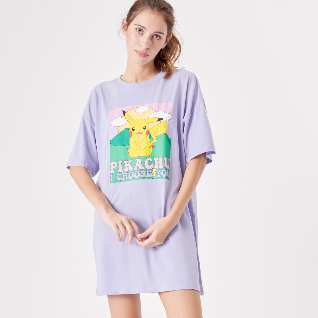 długi T-shirt pikachu;