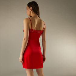 nuisette en satin et dentelle;