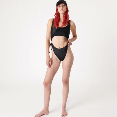 one-piece low cut swimsuit - black;