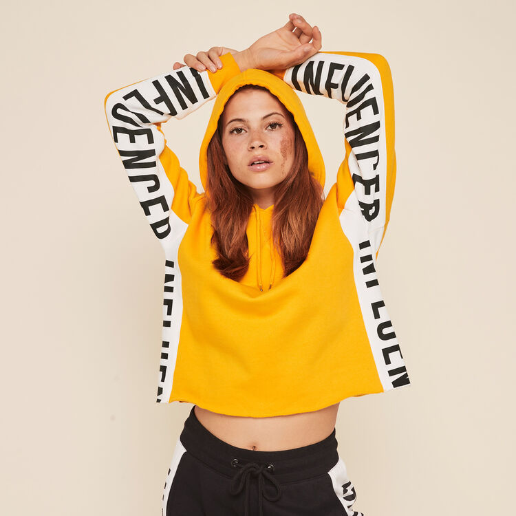 Hellovibiz sweatshirt with hood and bands on the side Hellovibiz sweatshirt with hood and bands on the side;
