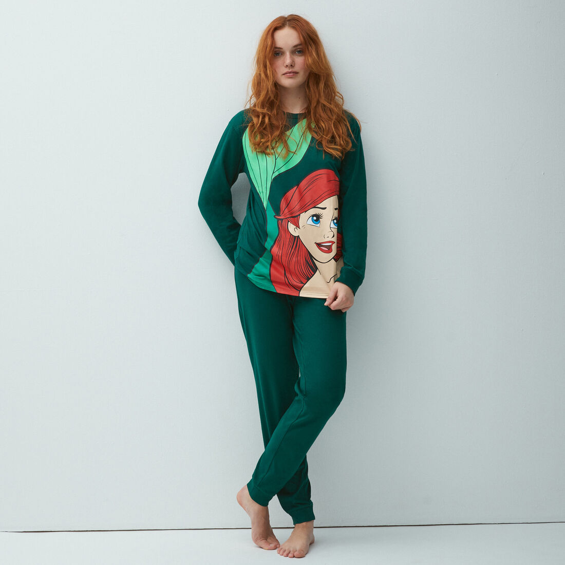 little mermaid printed t-shirt and bottoms pyjama set;