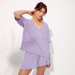 loose plain shorts;