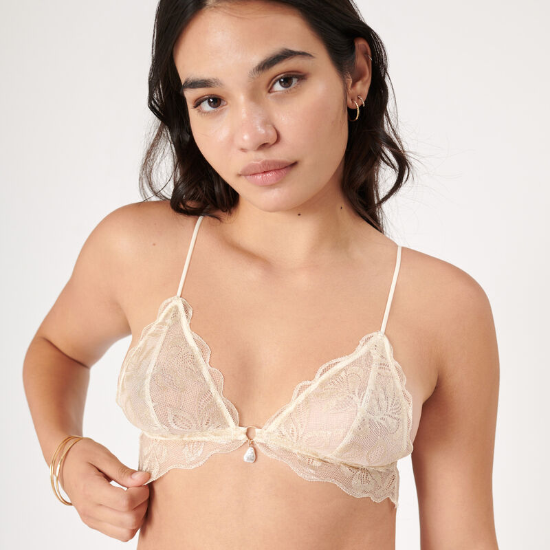 triangle bra with pearl and no underwire;