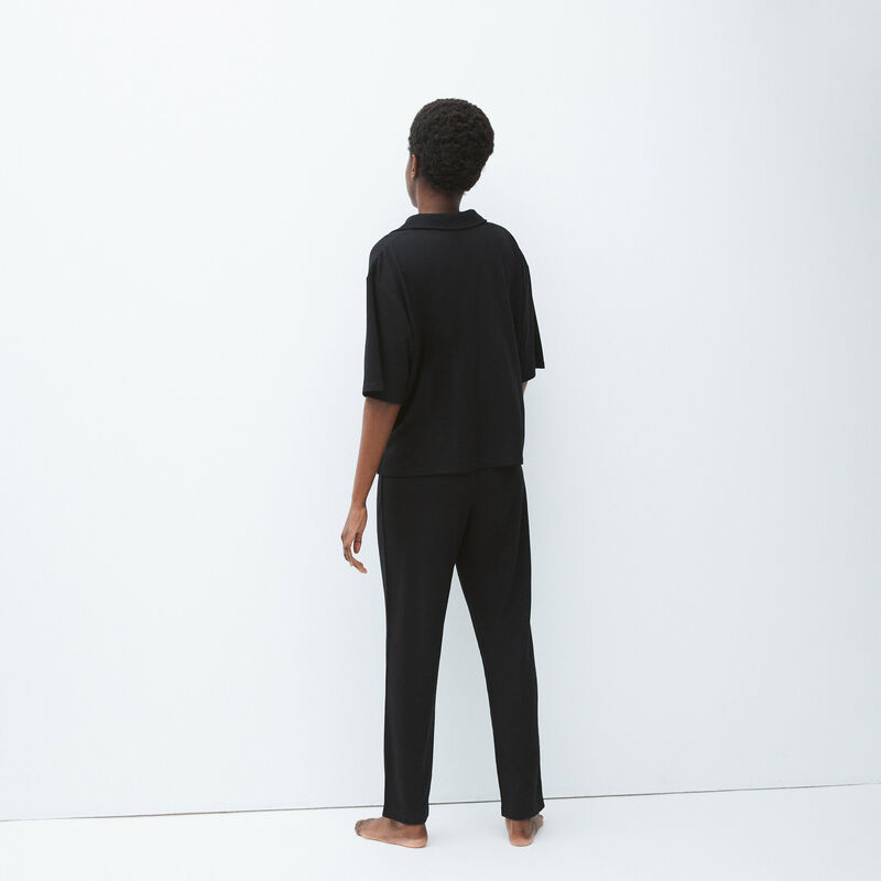 short-sleeved waffle shirt;