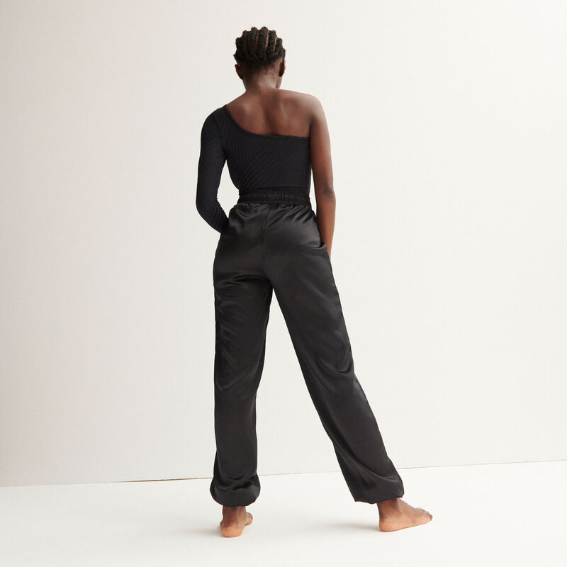 Aya x undiz satin jogging pants - black Aya x undiz satin jogging pants - black;