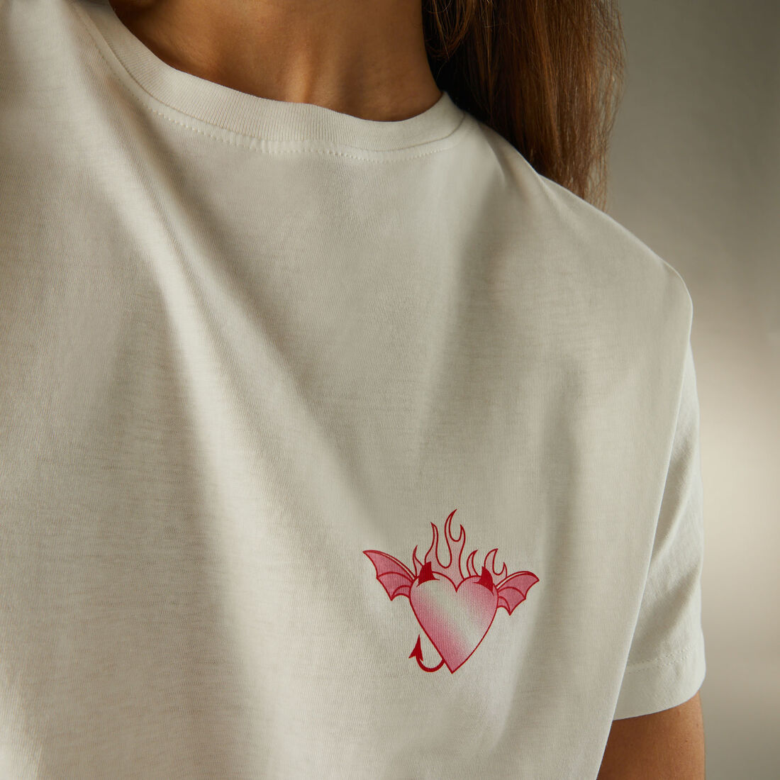 jersey t-shirt with "angel" and "devil" hearts;
