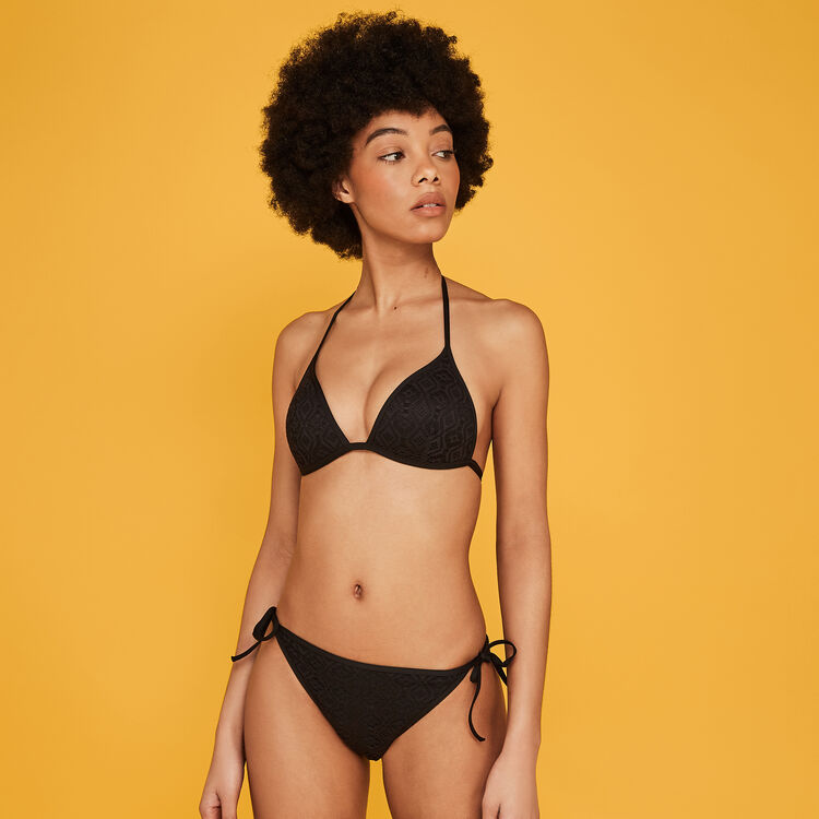 Islacrochiz black triangle top black.