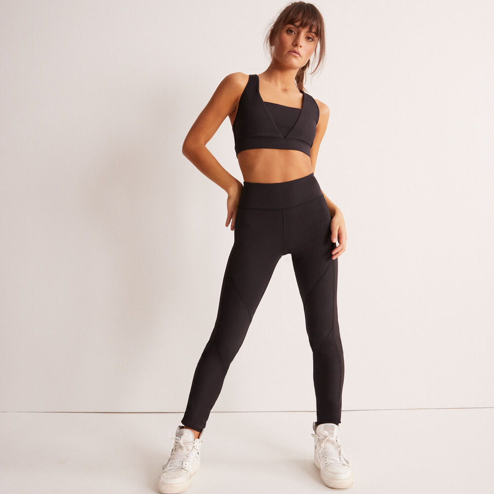 Open back sports bra - black black.