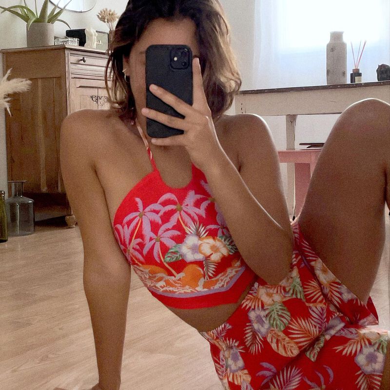 Backless satin top with tropical flowers patterns - red Backless satin top with tropical flowers patterns - red;