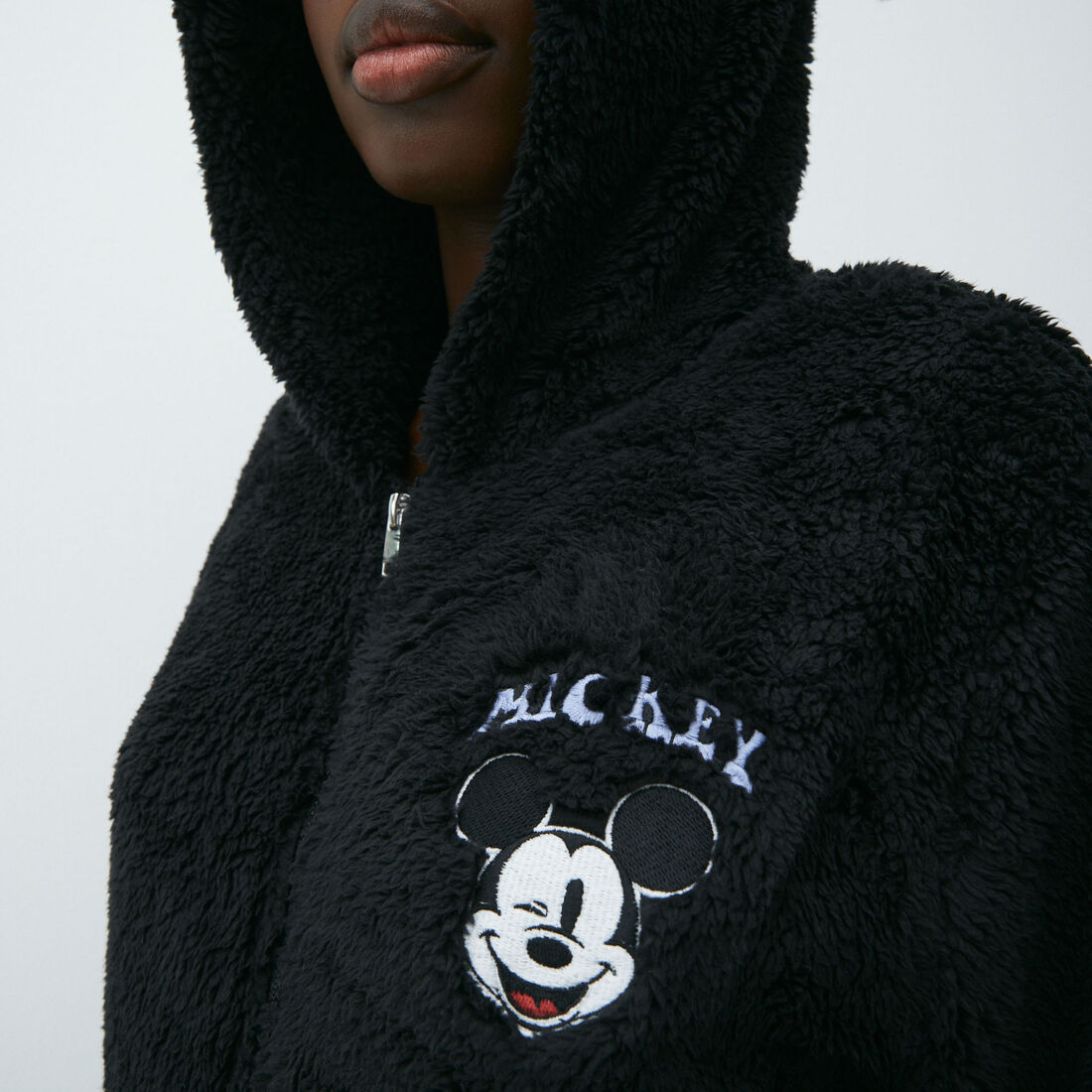 mickey hooded robe;