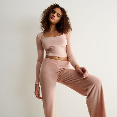 smooth velvet top with square neck - pale pink;