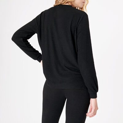 long-sleeved plain knitted t-shirt;