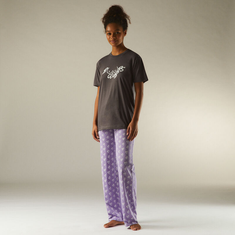 t-shirt with "boobs club" print;