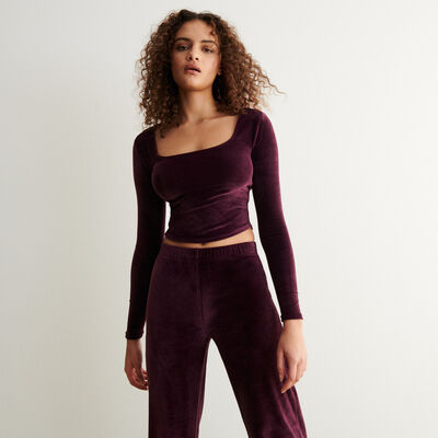 smooth velvet top with square neck - plum;