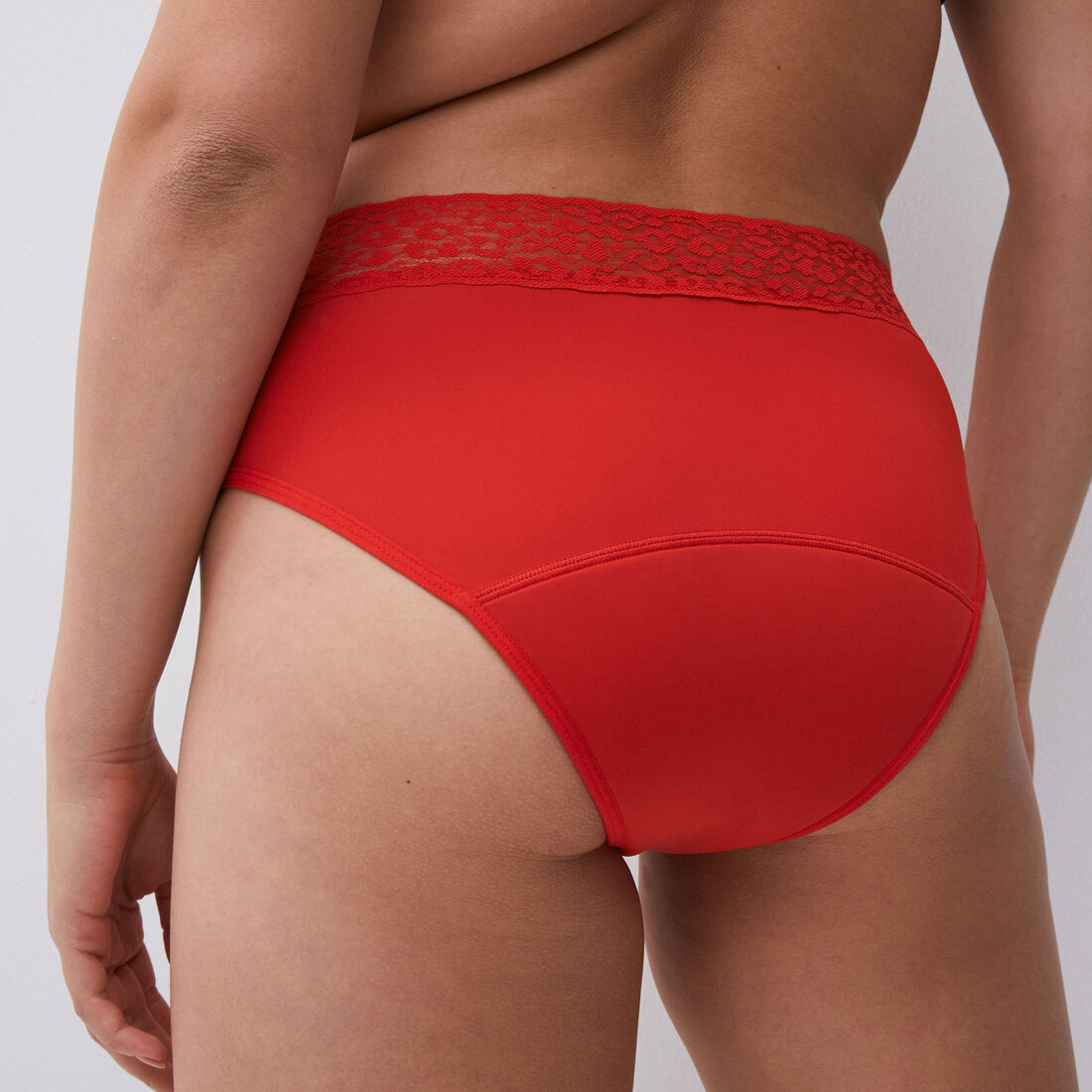 period shorty in recycled microfibre with leopard print lace band;
