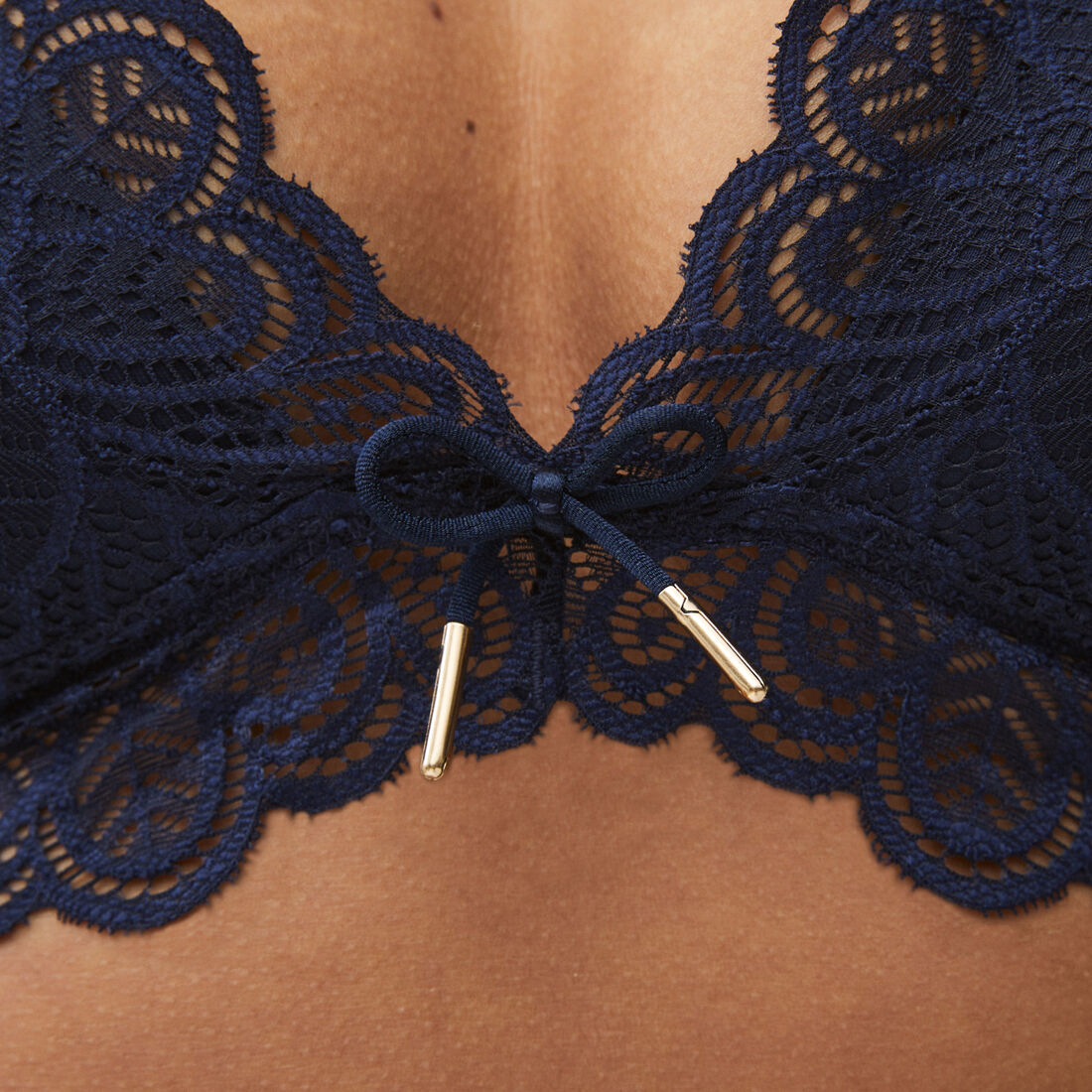 non-wired lace push-up triangle bra with bow;