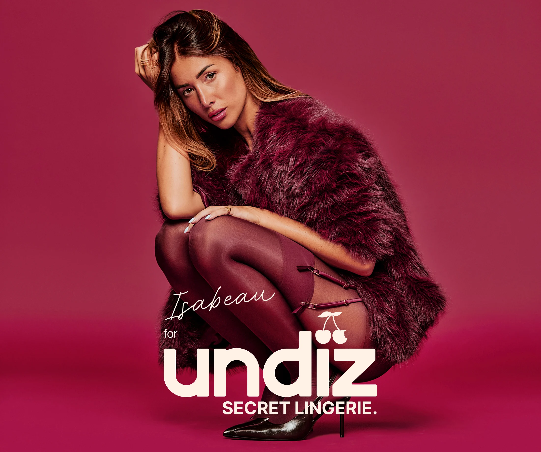 Isabeau para el último capítulo de Secret Lingerie, Midnight Red